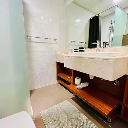 Luxurious 2 Bedroom Beachfront Apartment - Direct Seaview Ras al-Khaimah Exterior foto