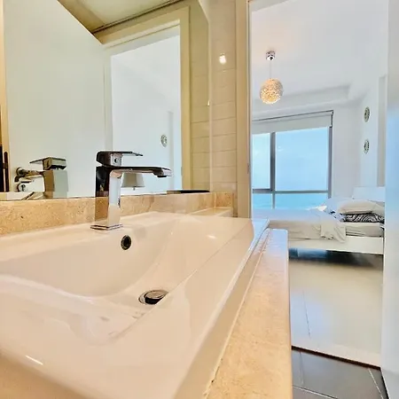 Luxurious 2 Bedroom Beachfront Apartment - Direct Seaview Ras al-Khaimah Exterior foto