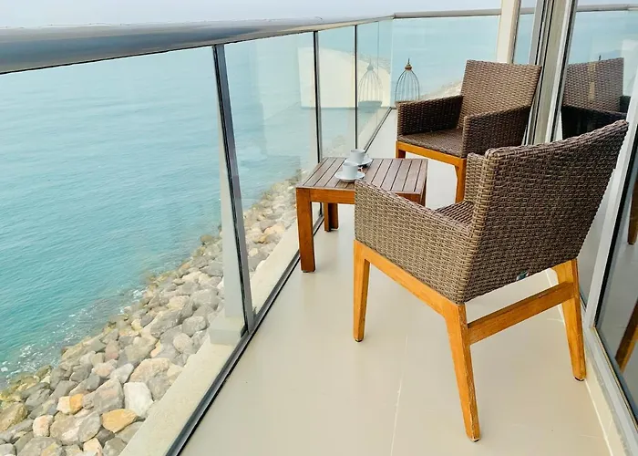 Luxurious 2 Bedroom Beachfront Apartment - Direct Seaview