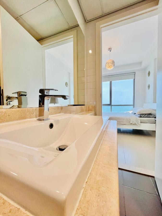 Luxurious 2 Bedroom Beachfront - Direct Seaview * Ras al-Khaimah
