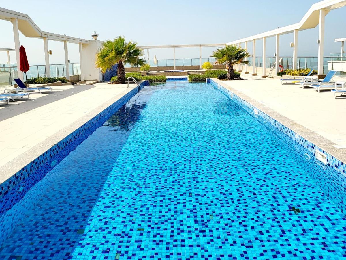 Luxurious 2 Bedroom Beachfront - Direct Seaview Apartment *