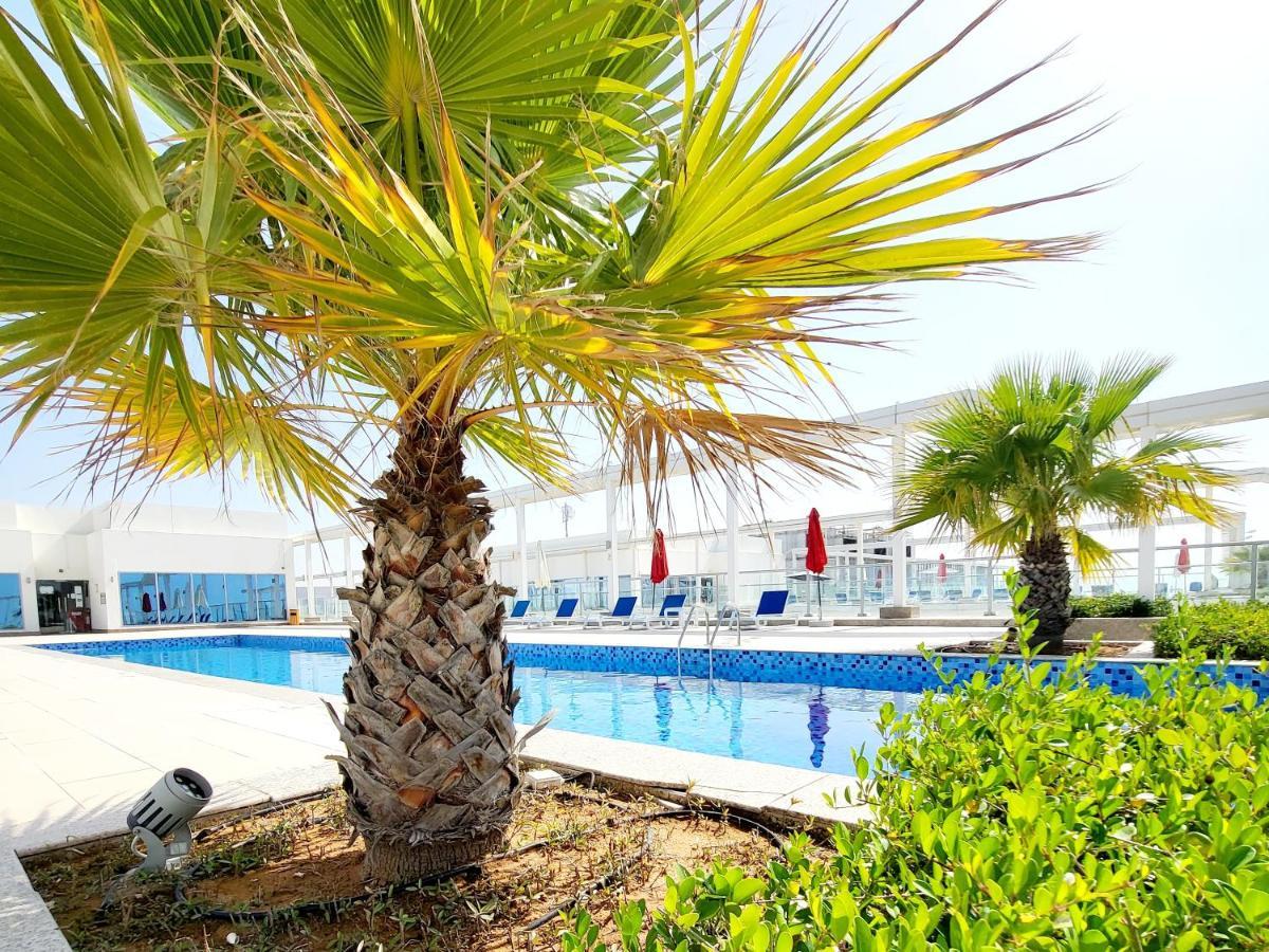 Luxurious 2 Bedroom Beachfront - Direct Seaview *