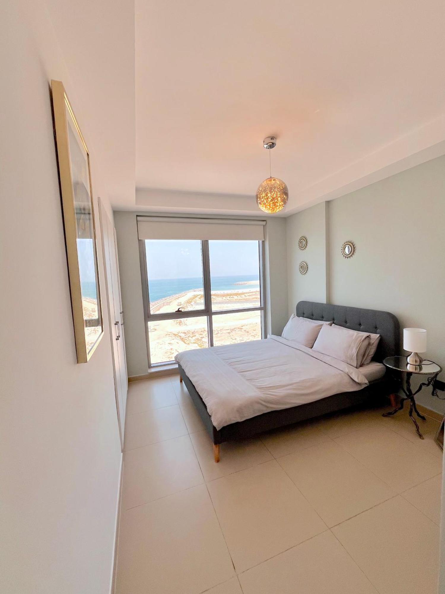Luxurious 2 Bedroom Beachfront - Direct Seaview Apartment