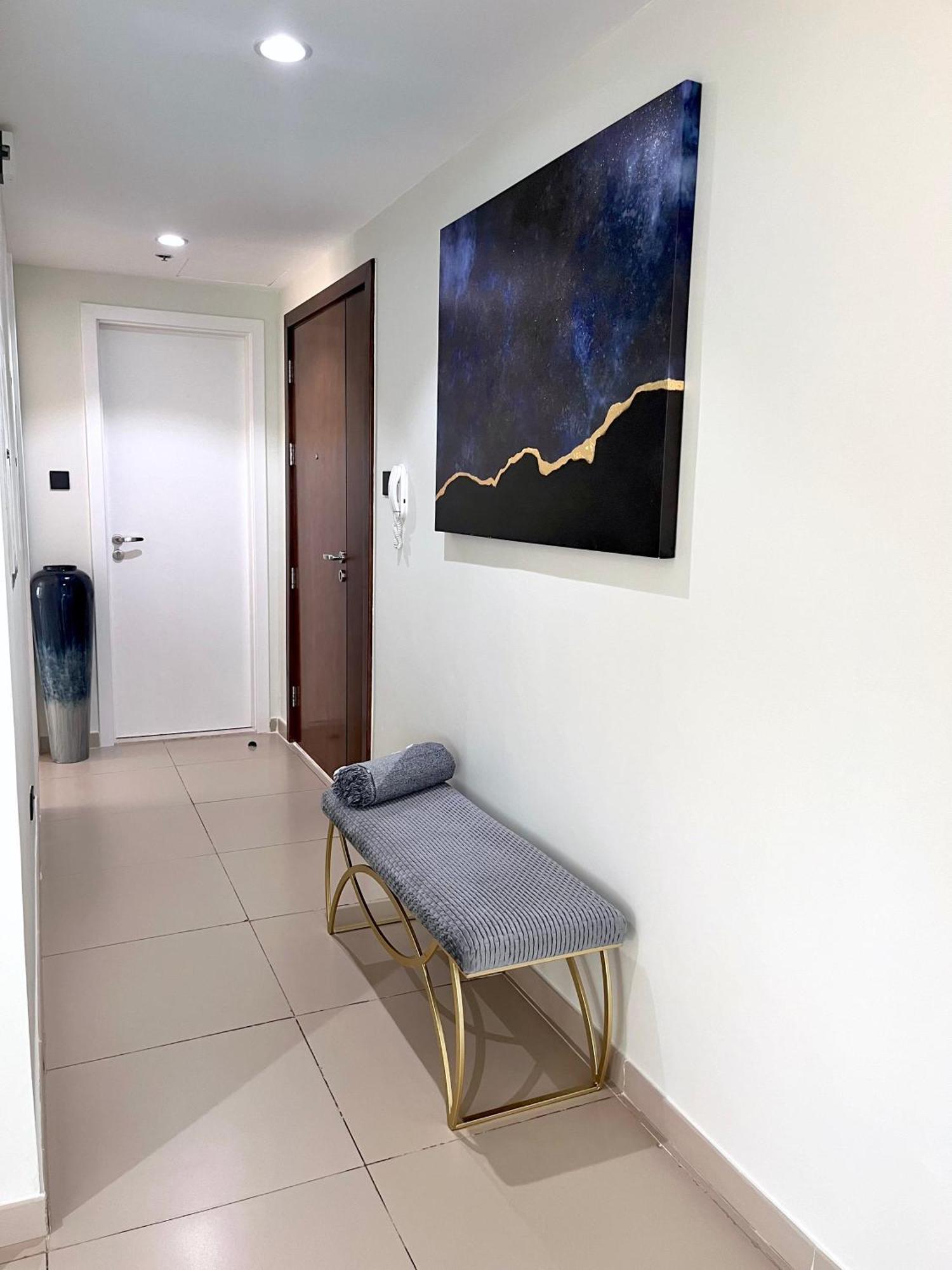Apartment Luxurious 2 Bedroom Beachfront - Direct Seaview