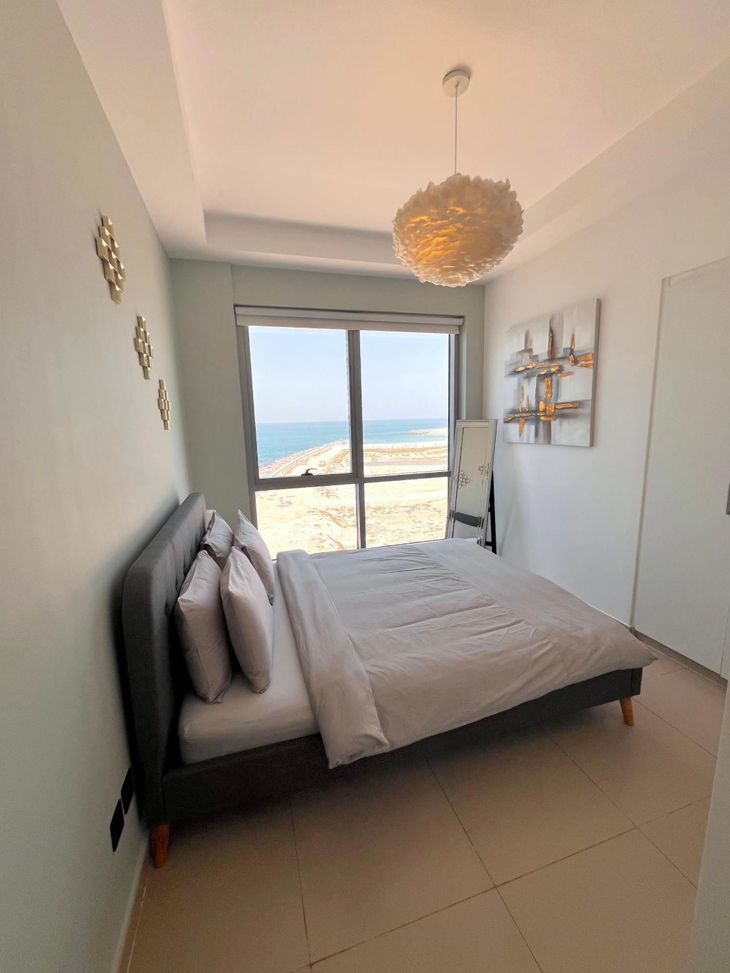Apartment Luxurious 2 Bedroom Beachfront - Direct Seaview Ras al-Khaimah
