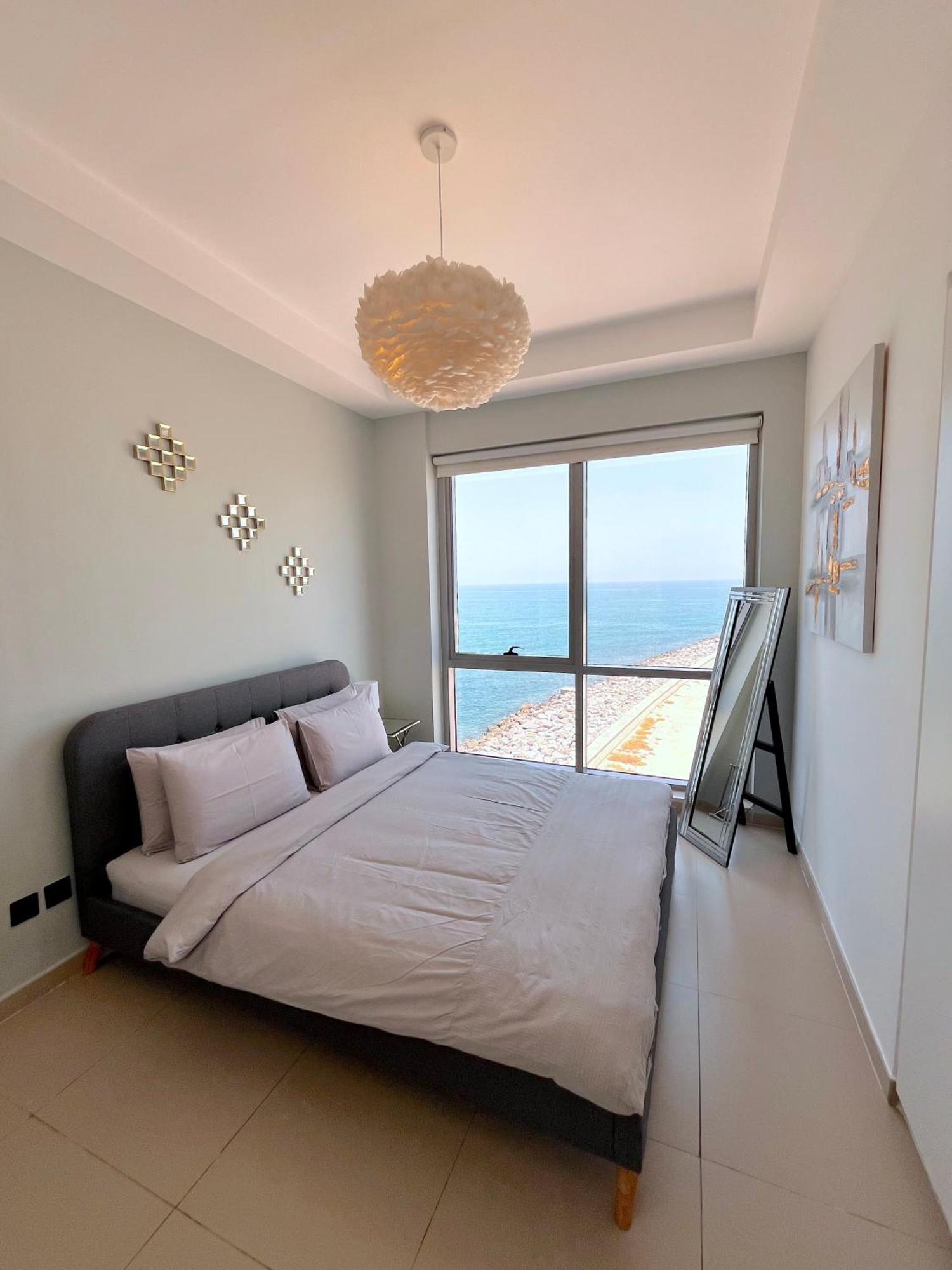 Apartment Luxurious 2 Bedroom Beachfront - Direct Seaview *