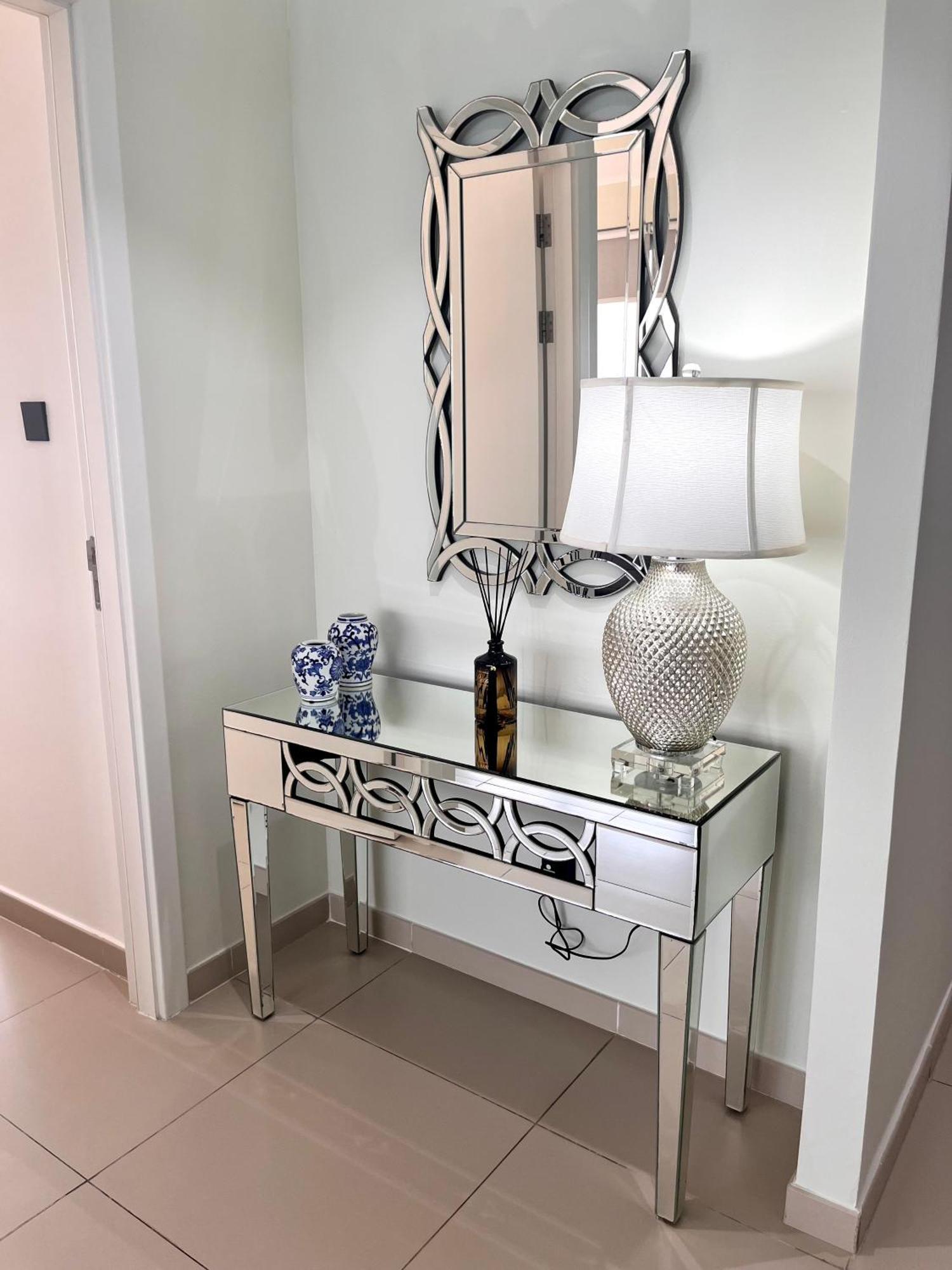 Luxurious 2 Bedroom Beachfront - Direct Seaview *