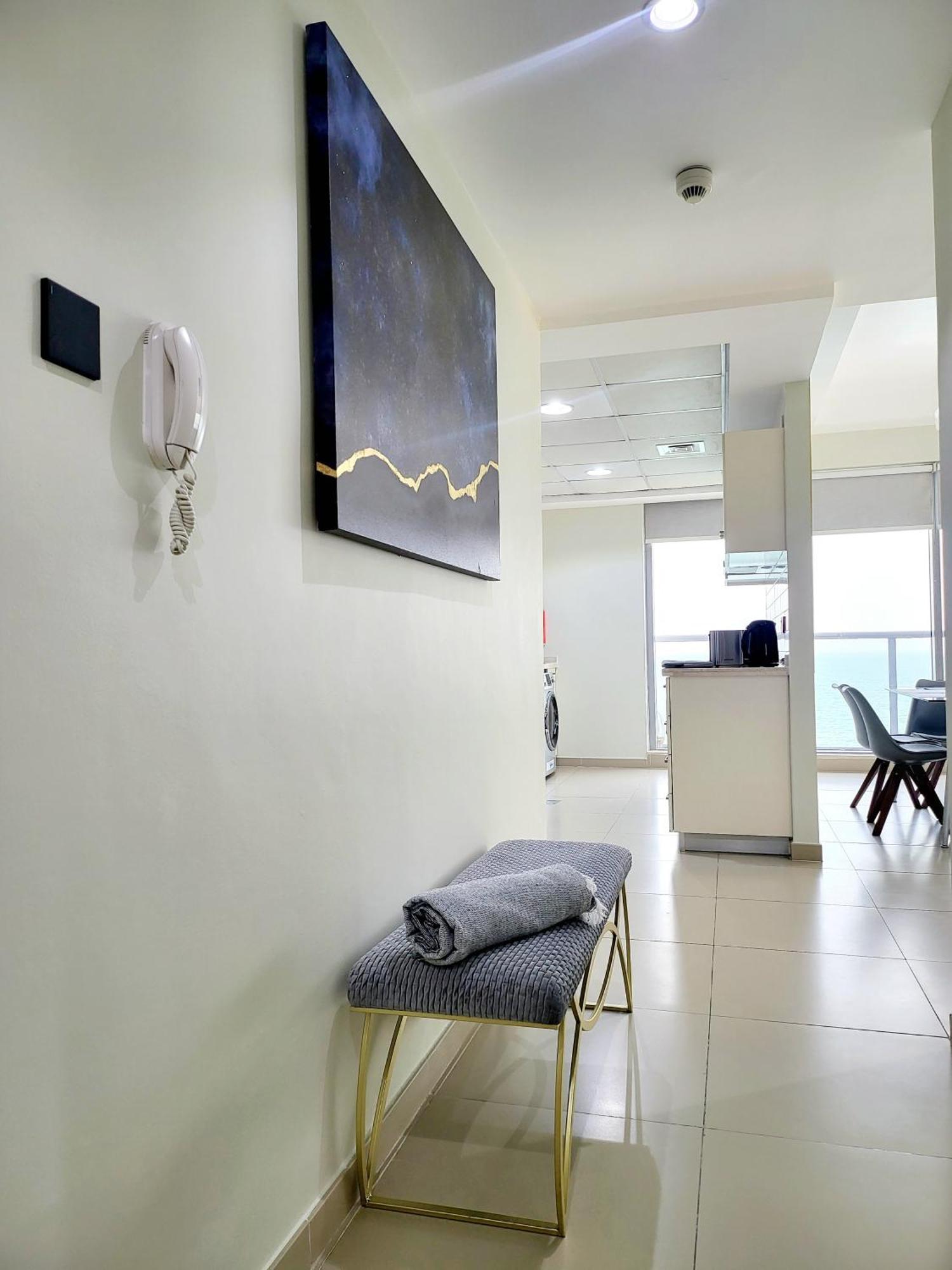 Apartment Luxurious 2 Bedroom Beachfront - Direct Seaview Ras al-Khaimah