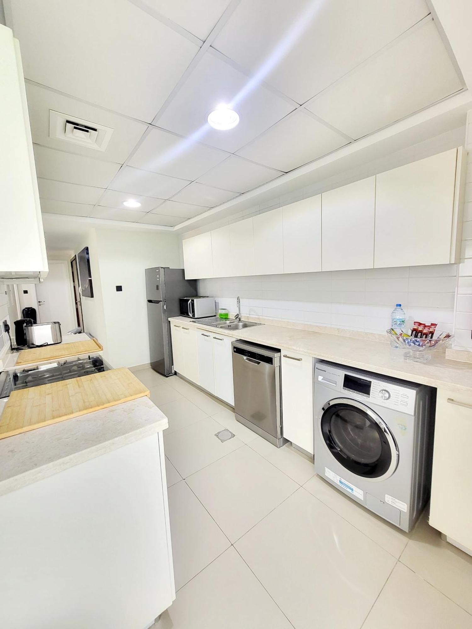 Apartment Luxurious 2 Bedroom Beachfront - Direct Seaview *