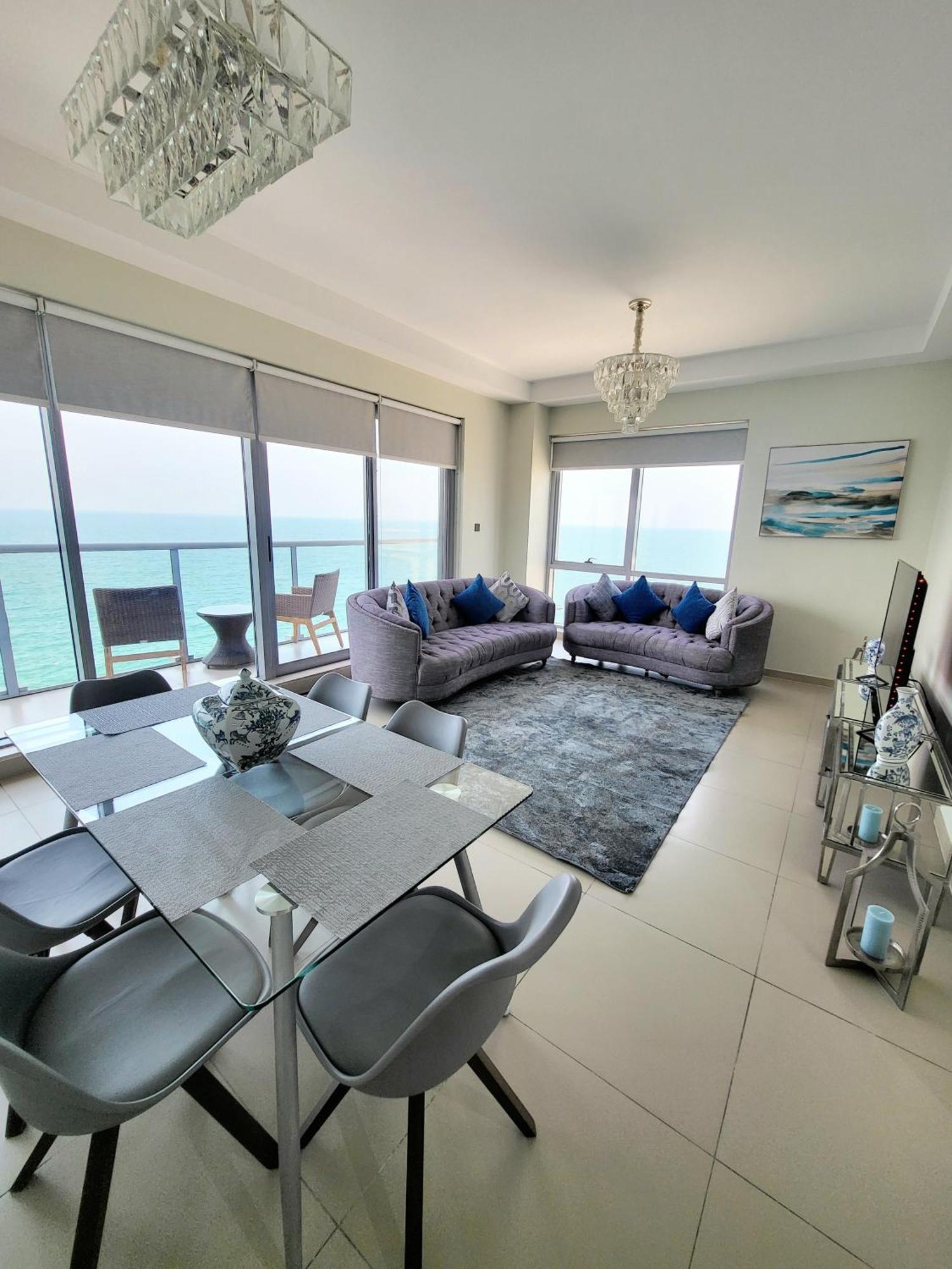 Luxurious 2 Bedroom Beachfront - Direct Seaview Apartment